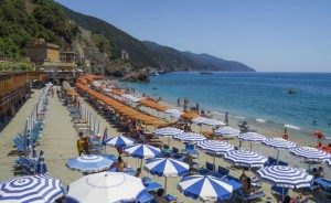 Turismo balneare, agosto: prove tecniche di normalità