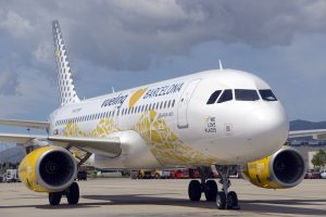 Vueling stringe un’alleanza con Emirates per le connessioni in Europa