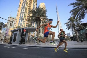 Dubai Run epica, 70 mila persone sulla Sheikh Zayed Road