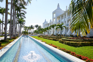 Riu Palace Riviera Maya, riapre dopo il restyling la struttura a Playa del Carmen