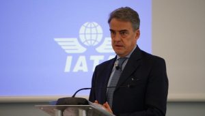 Iata: rischio sanzioni per i passeggeri che rifiutano la mascherina