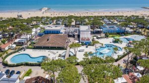 Baia Holiday: al personale sanitario e alle famiglie una vacanza gratuita