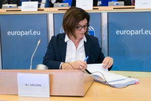 L’Unione europea: i vettori devono rimborsare in contanti