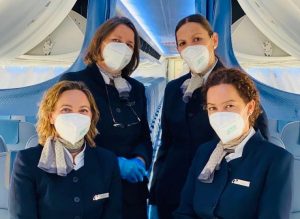 Air Europa distribuisce gratuitamente le mascherine a bordo