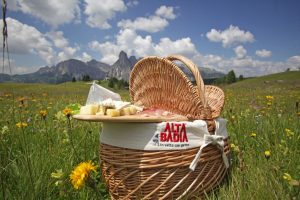 L’Alta Badia ripropone i picnic in vetta grazie a dieci rifugi