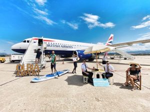 British Airways torna ad Olbia: accoglienza da “spiaggia”