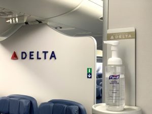 Delta CareStandard: nuove postazioni igienizzanti alla porta di imbarco