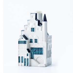 Klm celebra i 101 anni di storia con una casa in ceramica di Delft