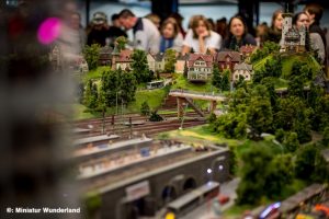 Hamburg_Miniatur_Wunderland_Bahnhof_Altona_in_Hamburg_Besucher
