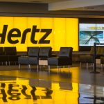 Hertz cambia strategia e mette in vendita 20.000 auto elettriche