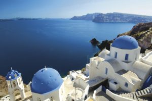 Grecia e overtourism, tassa di 20 euro per i crocieristi a Mykonos e Santorini