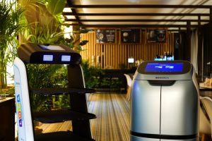 Due nuove risorse f&b per l’Unahotels One Siracusa: sono i robot Lola e Leonard