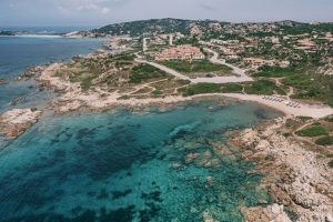 Dopo un restyling da 12 milioni ha riaperto in Sardegna il Mangia’s Santa Teresa Resort