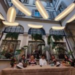 Hotel Indigo Milan: le Banana Leaf di Marcantonio raccontano l’incontro tra hospitality e design