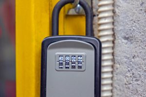 Self check-in illegale. Niente più key-box. La svolta dell’Italia