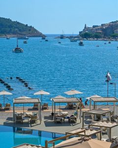 Mirage beach Portovenere, accoglienza di alto livello con bar, ristorante, piscina e 4 appartamenti