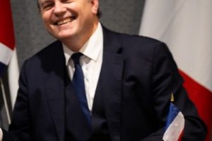 Il ministro dei trasporti francese non vuole cedere ai sindacati