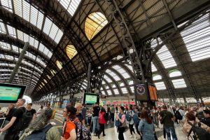 Sciopero generale fino alle 21.00. Lo stop per trasporto ferroviario e aereo