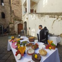 pranzo a base di prodotti tipici locali