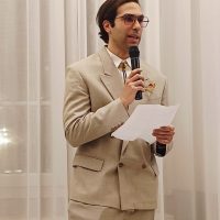 L'artista scultore Emir Kamis