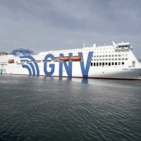 Gnv Aurora approda nel porto di Genova