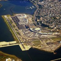 Chiuso l'aeroporto La Guardia di New York per un incidente in pista