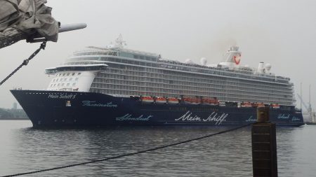 https://www.travelquotidiano.com/wp-content/uploads/2026/03/Mein_Schiff_5_leaving_Kiel_I_cropped-450x253.jpg