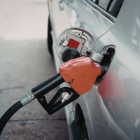 La benzina aumenta senza motivo. E' un atto contro il cittadino e il turista