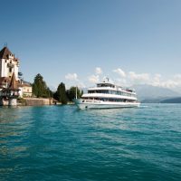 Primavera sul Trenino Verde delle Alpi: alla scoperta del lago di Thun
