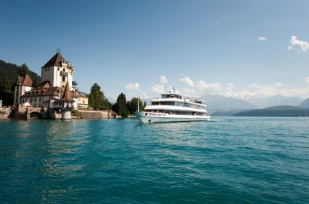 Primavera sul Trenino Verde delle Alpi: alla scoperta del lago di Thun