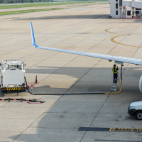 Restrizioni sul cherosene in alcuni aeroporti italiani per la crisi carburante