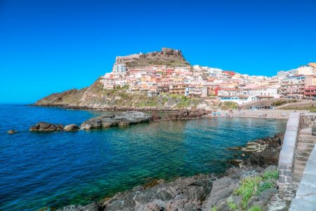 https://www.travelquotidiano.com/wp-content/uploads/2026/05/CastelSardo_3-450x300.jpg