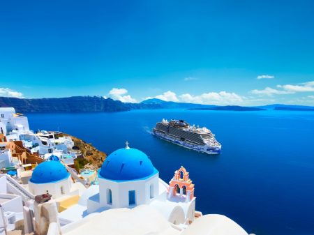 https://www.travelquotidiano.com/wp-content/uploads/2026/05/NCL_Viva_aerial_Santorini_02_COMP-450x337.jpg