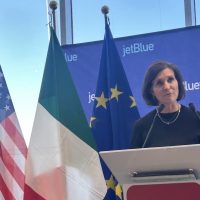 JetBlue: “Sì a contenere i costi, ma molto cauti sugli aumenti tariffari”