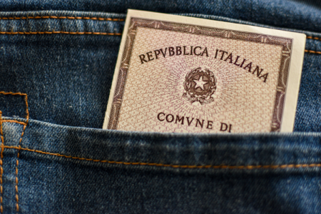 Dietrofront sulla carta d’identità cartacea, è valida anche dopo il 3 agosto