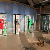 Ita Airways: lo stile e l'eleganza italiana nella mostra delle uniformi storiche Alitalia
