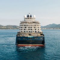 Dopo il battesimo Explora III ha preso il largo nel suo viaggio inaugurale
