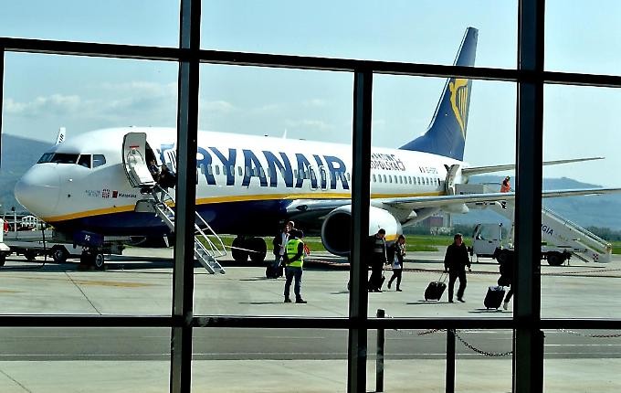 La Puglia stoppa Ryanair. Emiliano: «Devo chiarirmi le idee»