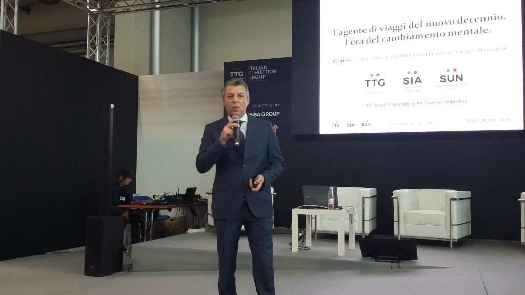 Busca, Bluvacanze: «Ecco perché il negozio è anacronistico»