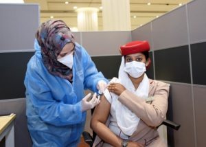 Emirates: decolla il piano vaccinale per i dipendenti della compagnia