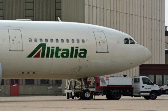 Alitalia: Toninelli: «No nazionalizzazione». Az esclusa da maxialleanza