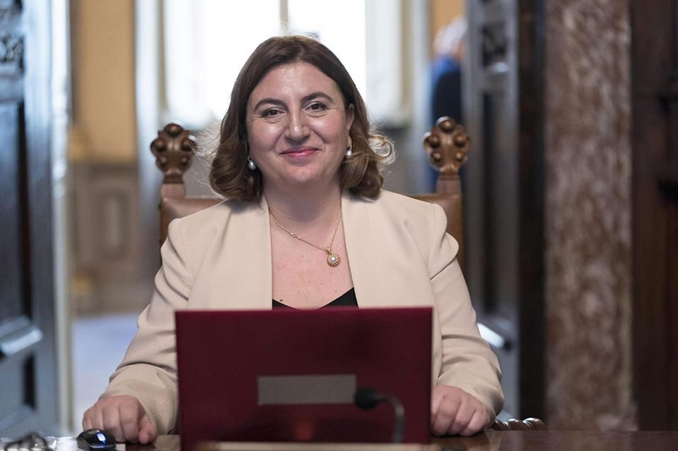 Catalfo: sospesi i contributi previdenziali per i lavoratori del turismo