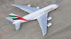 Emirates completa la flotta degli A380 con i tre velivoli in consegna a novembre
