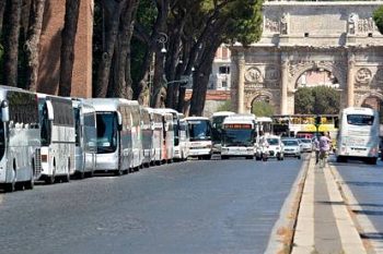 Roma: le associazioni chiedono di rinviare al 2020 il nuovo piano per ibus