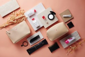 Emirates: ecco i nuovi amenity kit firmati Bulgari per l’estate 2024