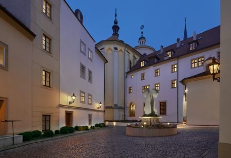 Kempinski Hotels, prima acquisizione in 50 anni: è l’Augustine Hotel di Praga