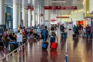 Aeroporti italiani: ripresa significativa a marzo, volumi al 70% dei livelli pre-Covid