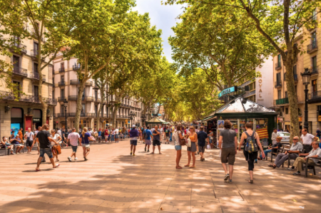 Barcellona limita il numero di visitatori ad un massimo di 16 mln l’anno