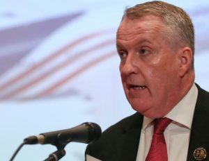 EasyJet: il coo Peter Bellew si dimette, nel mezzo di cancellazioni e disservizi