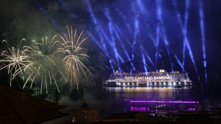 Parte stasera a Sanremo il “Max forever – The party boat” a bordo di Costa Toscana